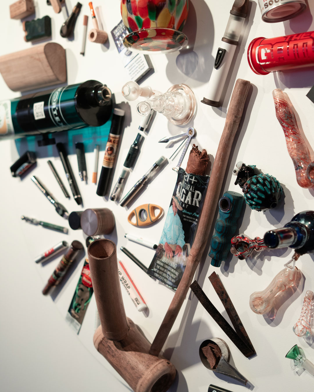 Identifying paraphernalia can be a quick way to establish a common bond across cultural lines.The camaraderie that is immediately apparent when two individuals find that they can share in the cannabis rituals can even transcend the language barrier. 🏽